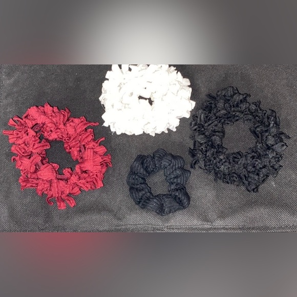 Misc set of 7 accessories- 1 Barrettes, 2 hair bands & 4 pony tail scrunchies - Picture 2 of 11